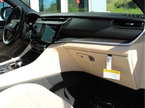 New 2026 Jeep Grand Cherokee L Limited AWD/4WD image 25