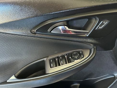 Used 2018 Chevrolet Malibu LT FWD image 13