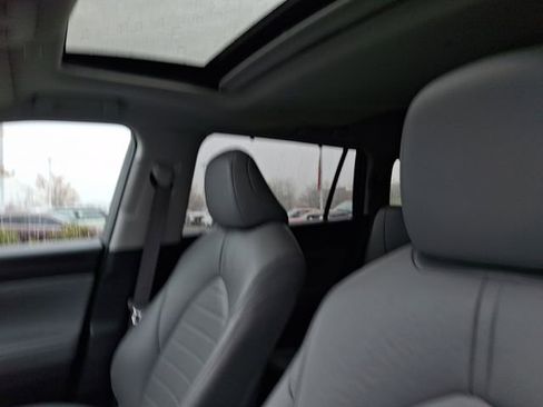 Used 2024 Toyota Highlander XLE image 15