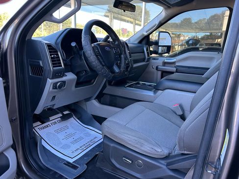 Used 2019 Ford F250 XLT w/ XLT Premium Package image 5