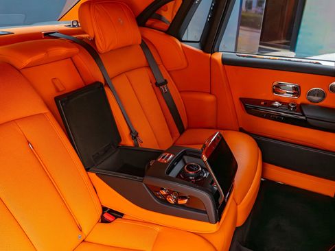 Used 2018 Rolls-Royce Phantom Sedan RWD image 56
