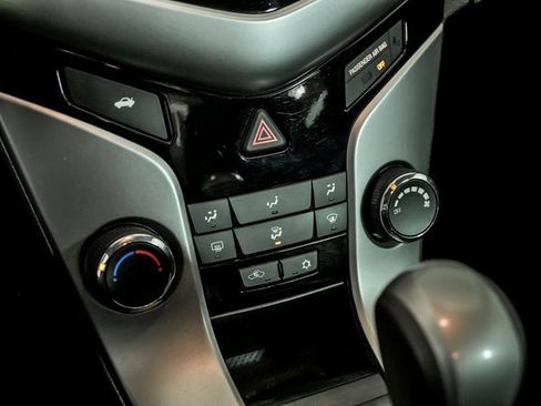 Used 2015 Chevrolet Cruze LT image 24