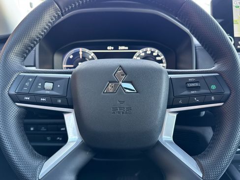 Used 2025 Mitsubishi Outlander SEL image 28