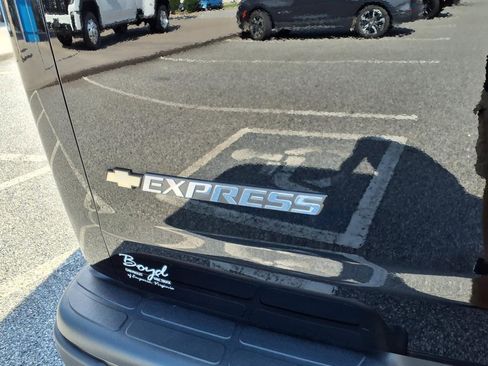 Used 2025 Chevrolet Express 3500 LS image 5