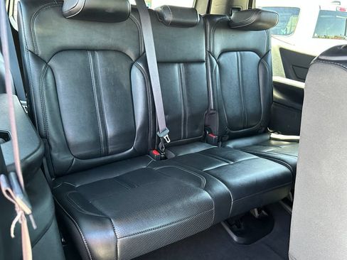 Certified 2024 Jeep Wagoneer Series II w/ Flexible Seating Group RWD image 19