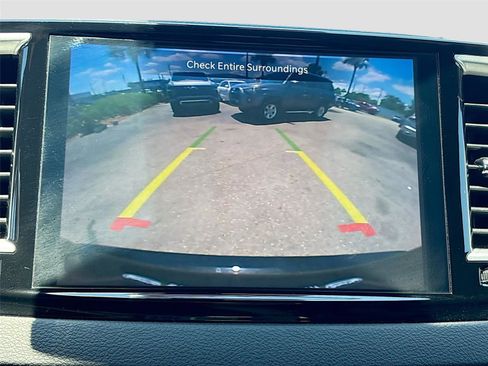 Used 2025 Chrysler Pacifica Select FWD image 13