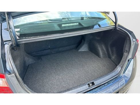 Used 2018 Toyota Corolla LE FWD image 16