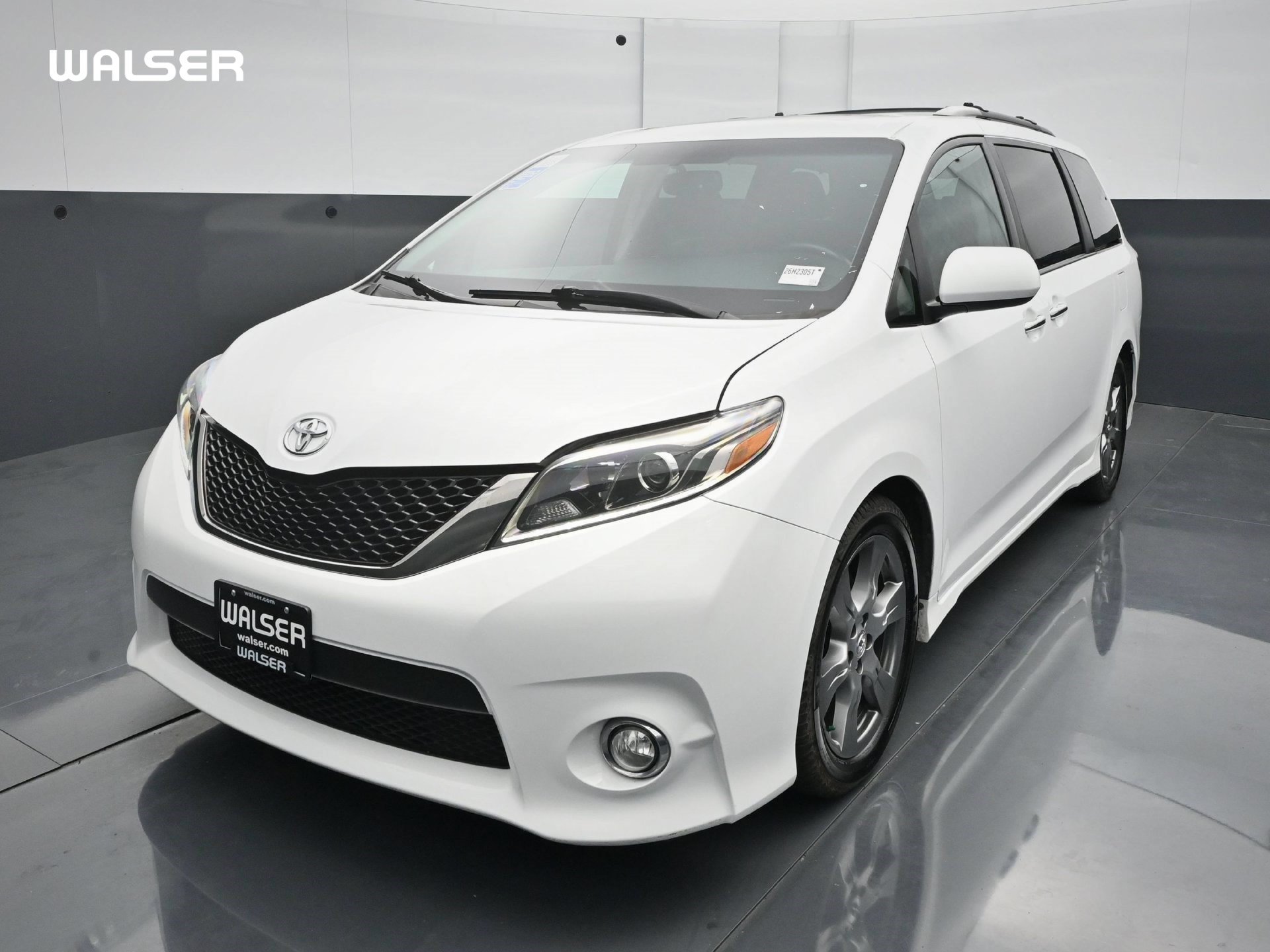Used 2017 Toyota Sienna SE w/ SE Preferred Package FWD image 1