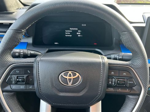 Used 2025 Toyota Tacoma TRD Off-Road image 25