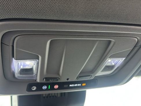 Used 2022 Chevrolet Silverado 1500 LT image 24