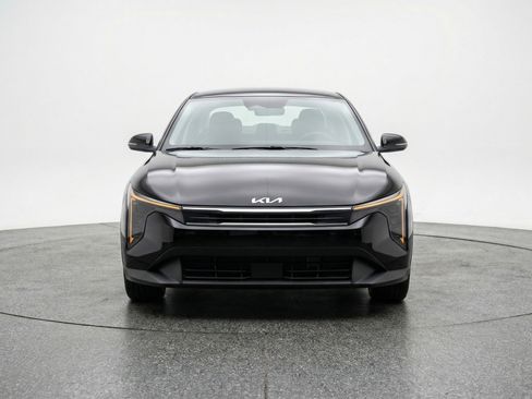 Used 2025 Kia K4 FWD image 2