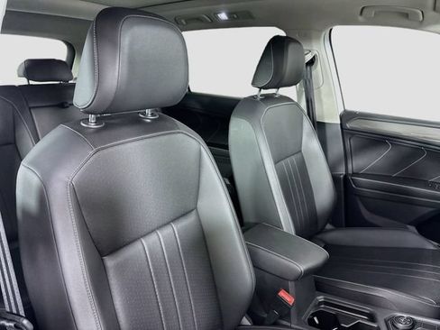 Used 2023 Volkswagen Tiguan SE AWD/4WD image 31
