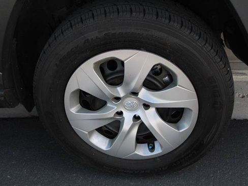 Used 2022 Toyota RAV4 LE w/ Carpet Mat Package (TMS) AWD/4WD image 38