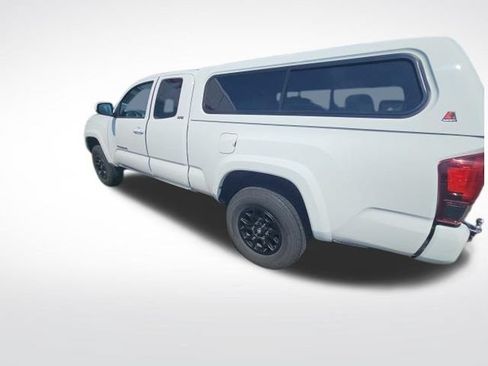 Used 2022 Toyota Tacoma SR5 AWD/4WD image 3
