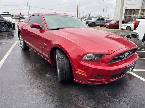 Used 2013 Ford Mustang Premium image 2