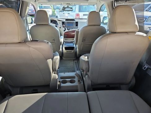 Used 2011 Toyota Sienna XLE image 28
