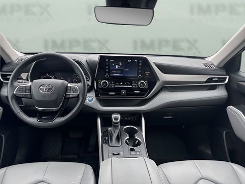 Used 2021 Toyota Highlander XLE image 14