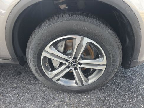 Used 2019 Mercedes-Benz GLC 300 4MATIC image 7