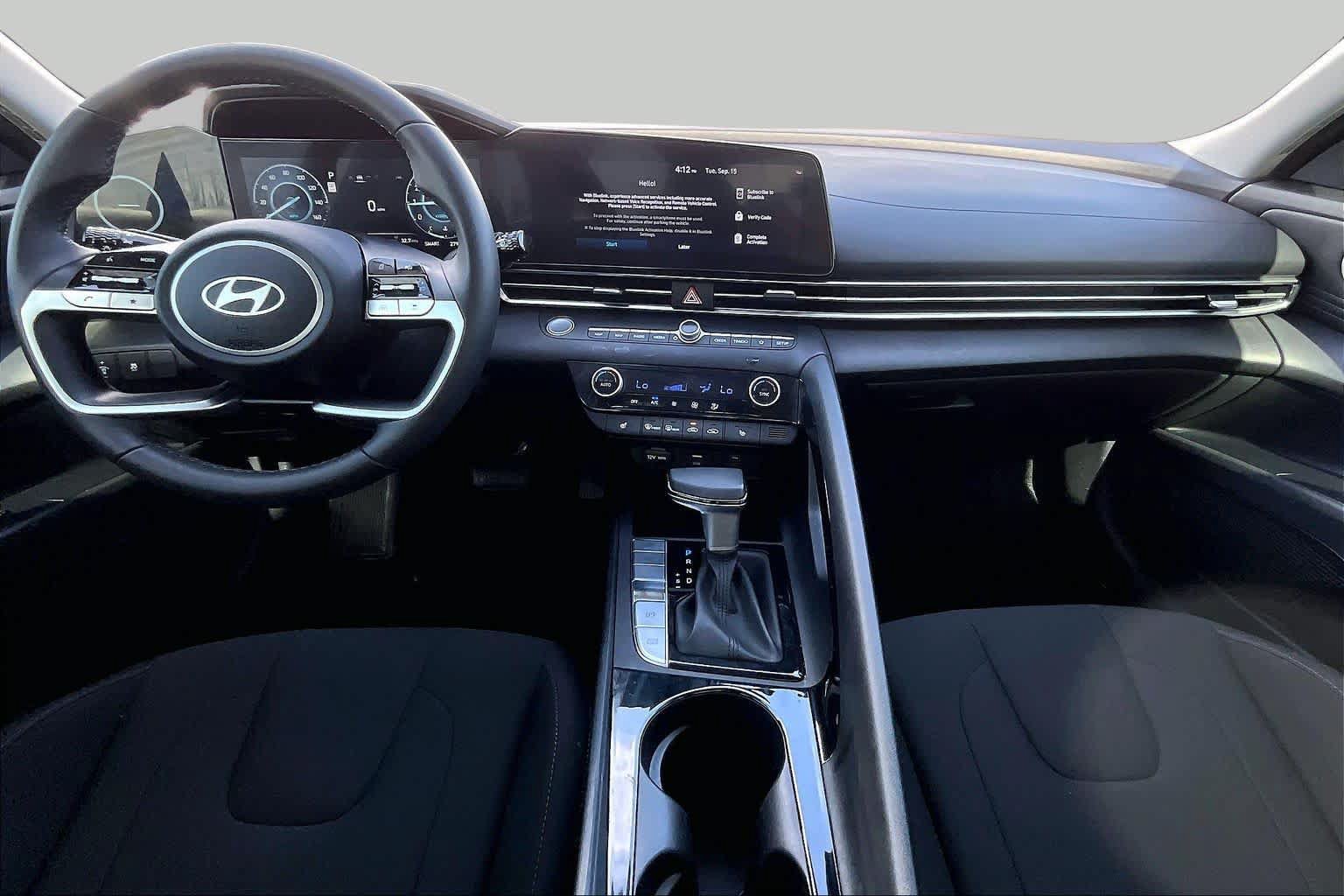 Used 2024 Hyundai Elantra SEL w/ Convenience Package FWD image 16