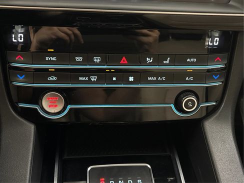 Used 2020 Jaguar F-PACE Premium AWD/4WD image 37
