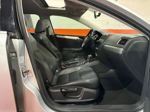 Used 2012 Volkswagen Jetta SEL image 16