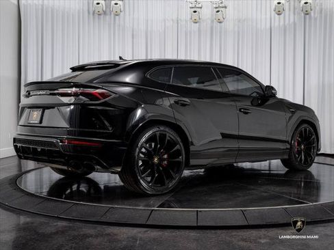 Used 2022 Lamborghini Urus AWD/4WD image 13