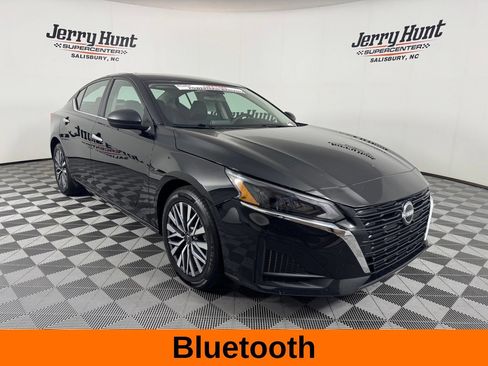 Used 2025 Nissan Altima 2.5 SV FWD image 6