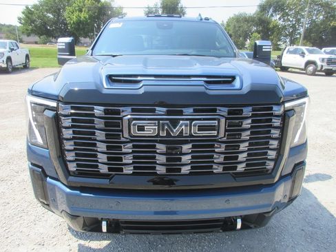 New 2026 GMC Sierra 2500 Denali Ultimate AWD/4WD image 11