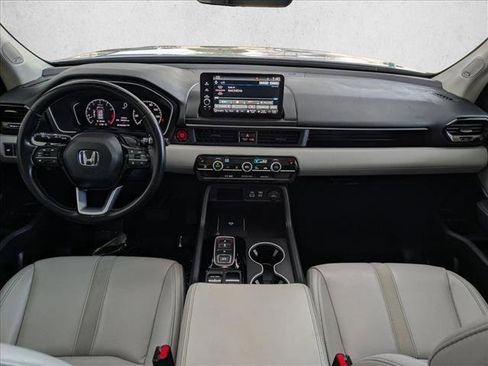 Used 2024 Honda Pilot Touring image 18