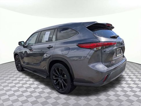 Used 2023 Toyota Highlander XLE FWD image 6