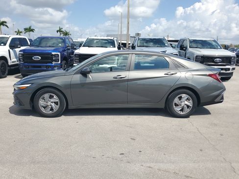 Used 2024 Hyundai Elantra SE image 8