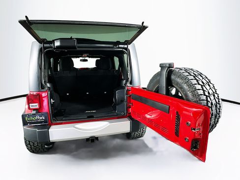 Used 2013 Jeep Wrangler Unlimited Sahara w/ Dual Top Group AWD/4WD image 24