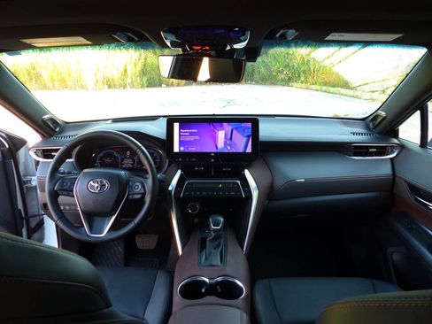 Used 2024 Toyota Venza Limited image 39