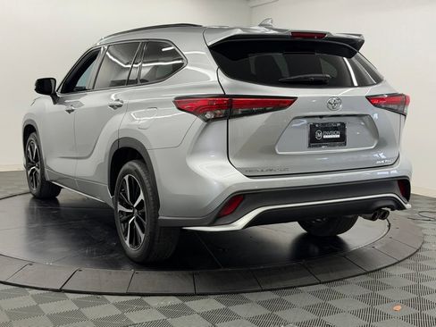 Used 2021 Toyota Highlander XSE AWD/4WD image 12
