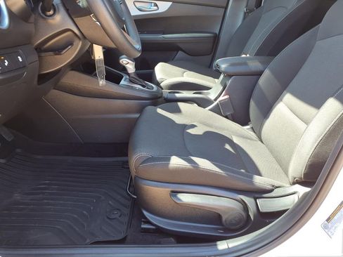 Used 2023 Kia Forte LXS w/ LXS Technology Package image 19