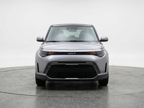 Used 2025 Kia Soul LX w/ LX Technology Package image 2