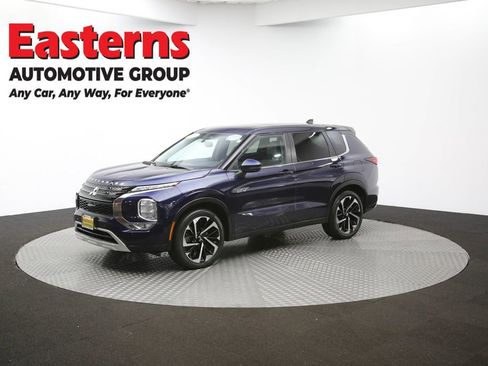 Used 2023 Mitsubishi Outlander SE image 54