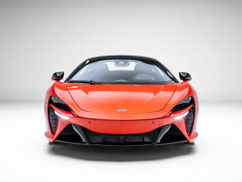 Used 2024 McLaren Artura RWD image 8