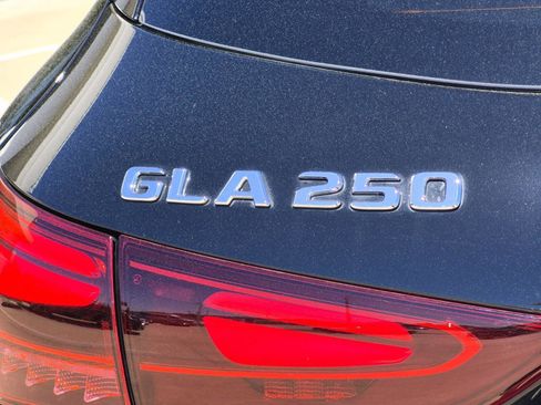 Used 2025 Mercedes-Benz GLA 250 image 10