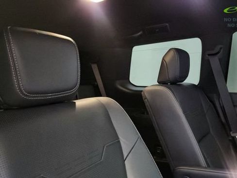Used 2024 Lexus GX 550 w/ Accessory Package (31) AWD/4WD image 26