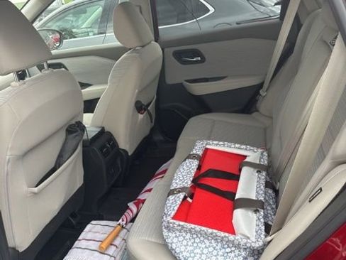 Used 2021 Nissan Rogue SV FWD image 8