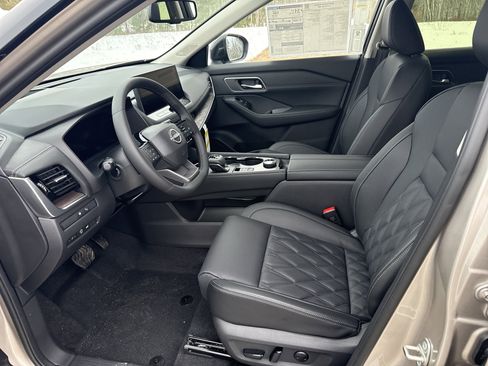 New 2026 Nissan Rogue Platinum image 4