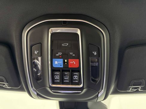 Used 2022 Jeep Grand Cherokee Trailhawk w/ Luxury Tech Group III image 22