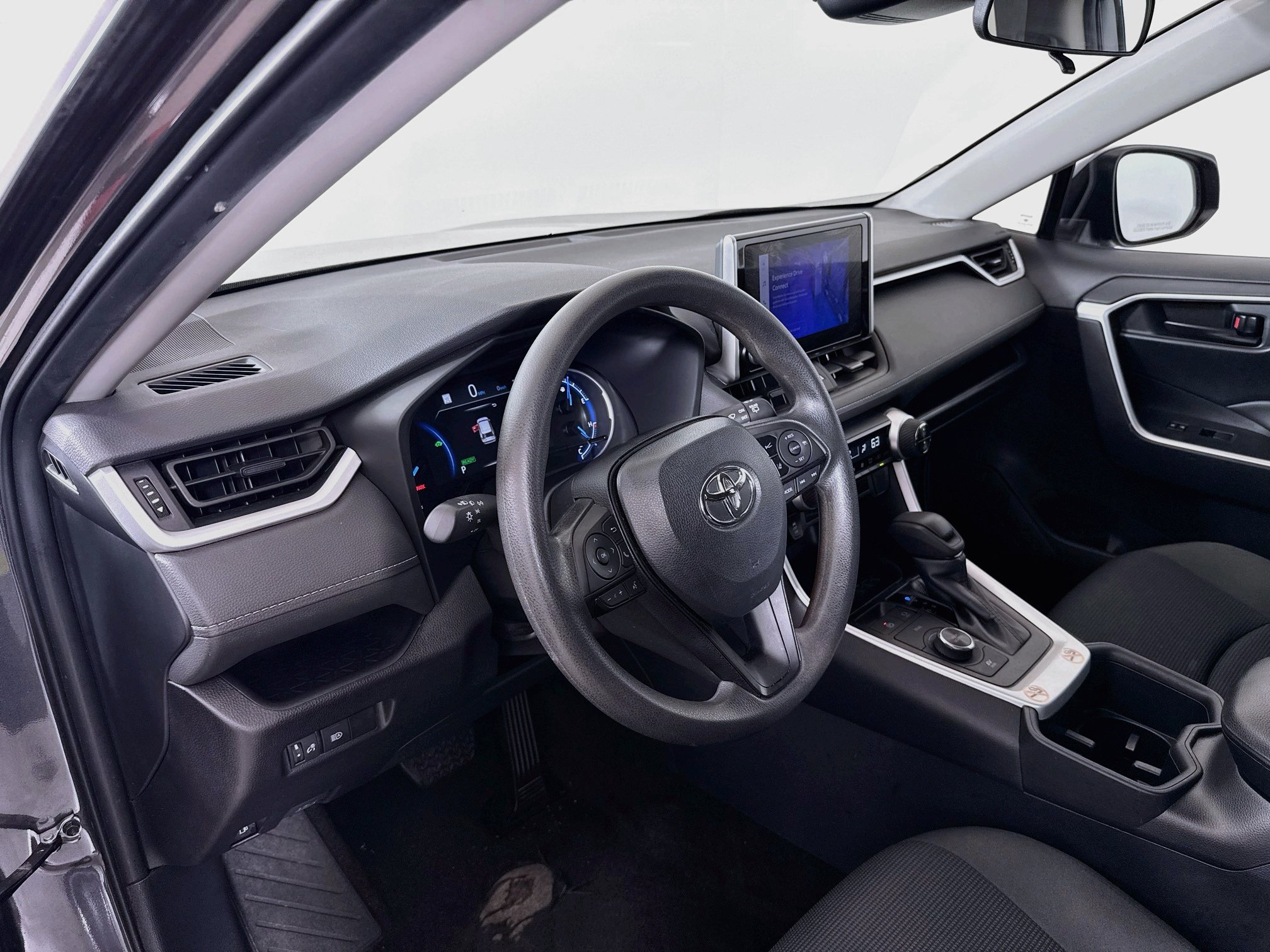 Used 2025 Toyota RAV4 LE AWD/4WD image 9