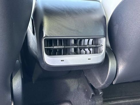 Used 2022 Tesla Model Y Performance AWD/4WD image 11