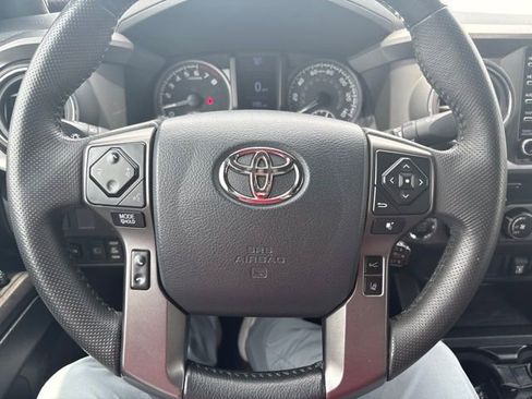 Used 2020 Toyota Tacoma TRD Sport AWD/4WD image 12