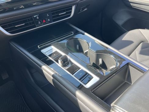 Used 2024 Volkswagen Atlas SE image 19