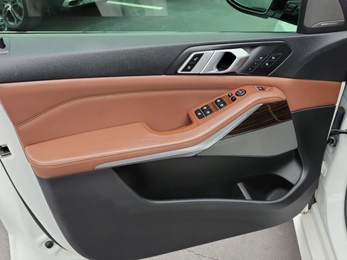 Used 2019 BMW X5 xDrive40i w/ M Sport Package image 18