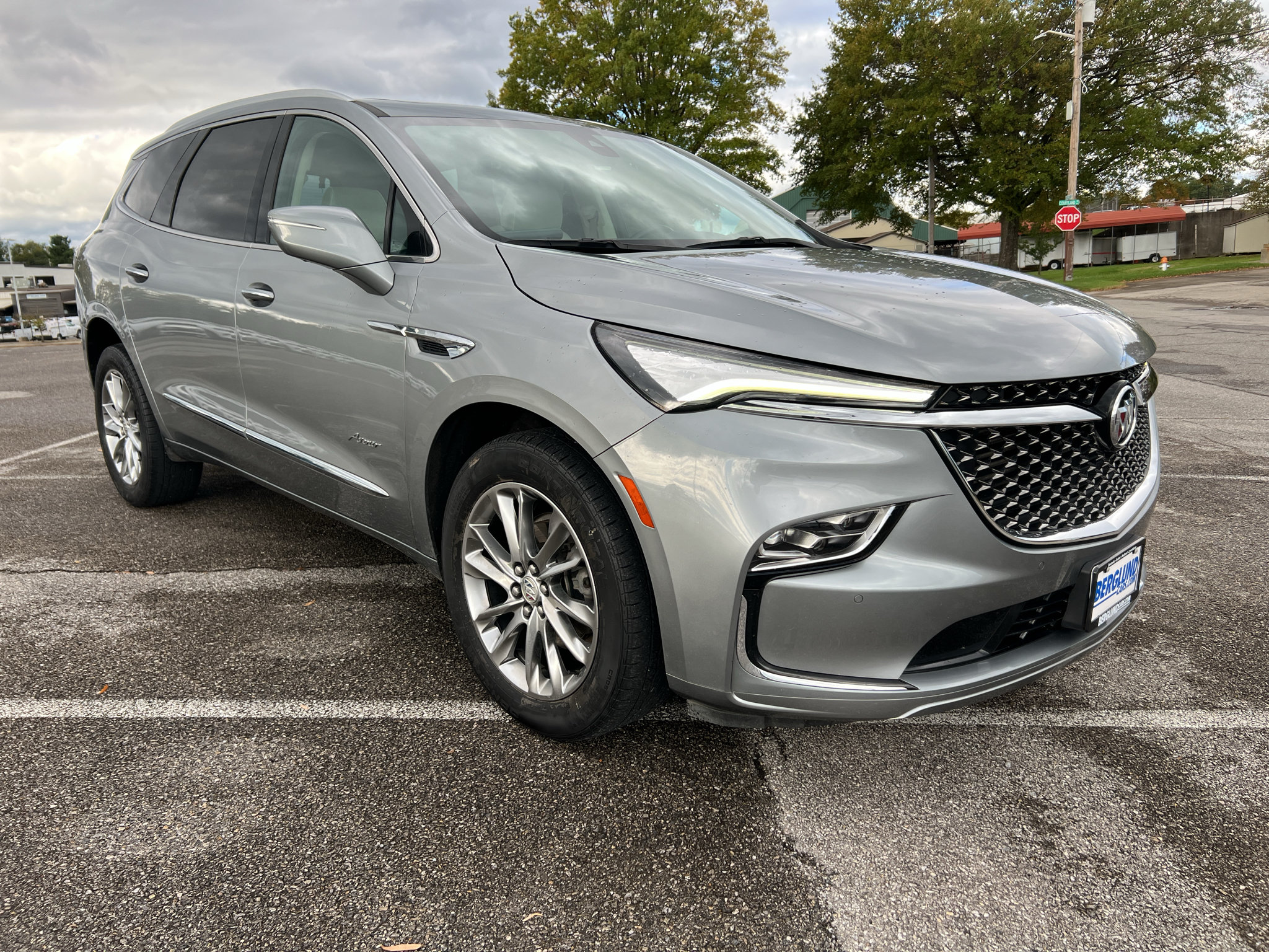 Used 2024 Buick Enclave Avenir w/ Avenir Technology Package AWD/4WD image 1
