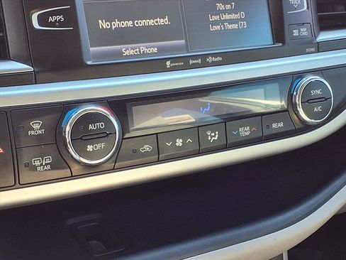 Used 2019 Toyota Highlander XLE image 7